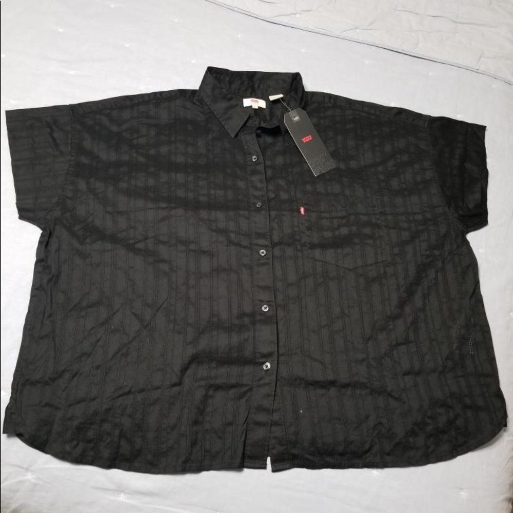 Women’s Levis Black Button down shirt